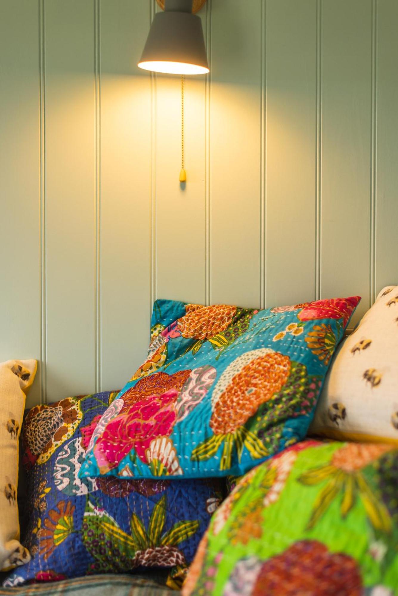 Mulsford Cottage Malpas  Rum bild
